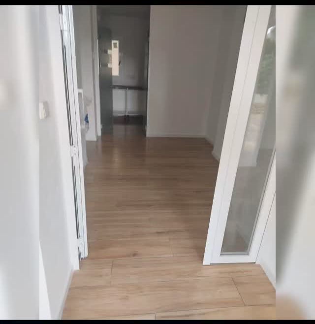 Pasillo de la clínica ya reformado